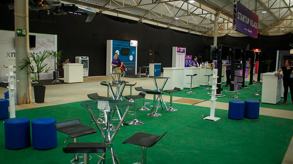 Mesas de negociação no evento São Carlos Experience
